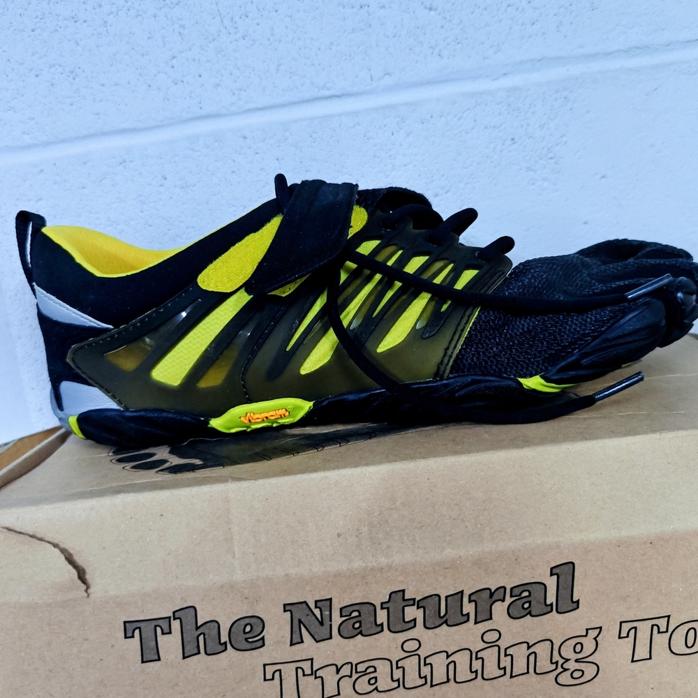 Vibram Men's Black and Yellow Athletic Shoes